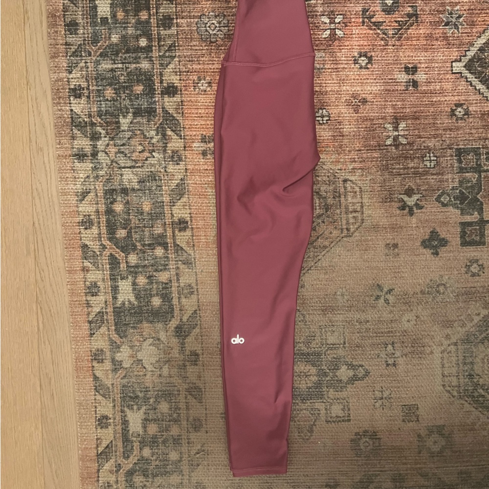 Alo airlift legging 7/8 in dragon fruit